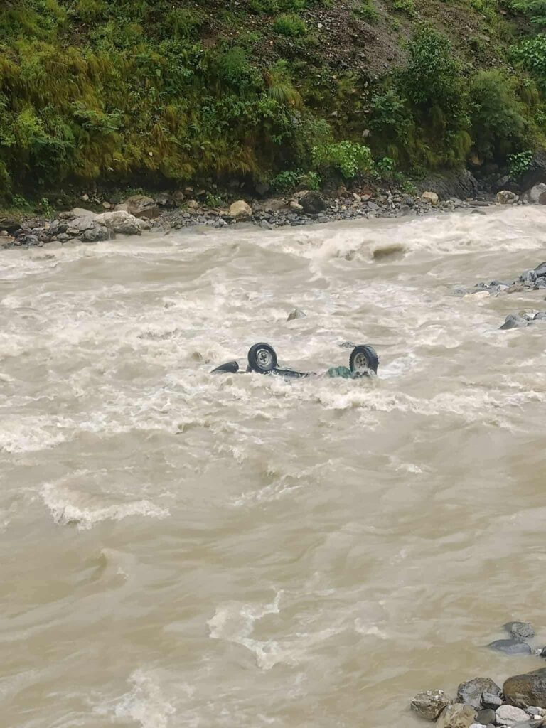 नौगाड मा अटो जिप दुर्घटना हुदा (१)एक बालिकाकाे मृतू (४)चार जना बेपत्ता ।